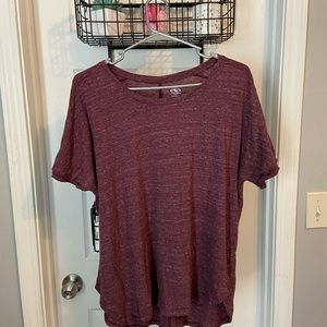 maroon t-shirt